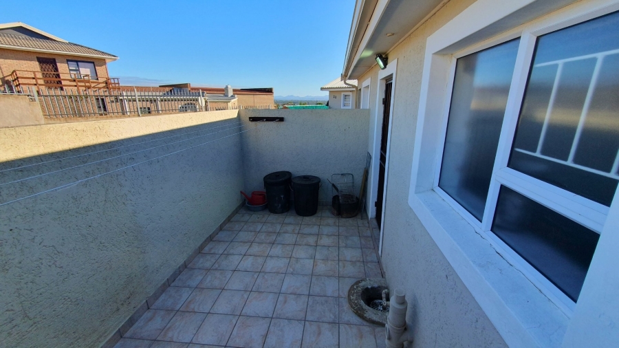 2 Bedroom Property for Sale in Heiderand Western Cape